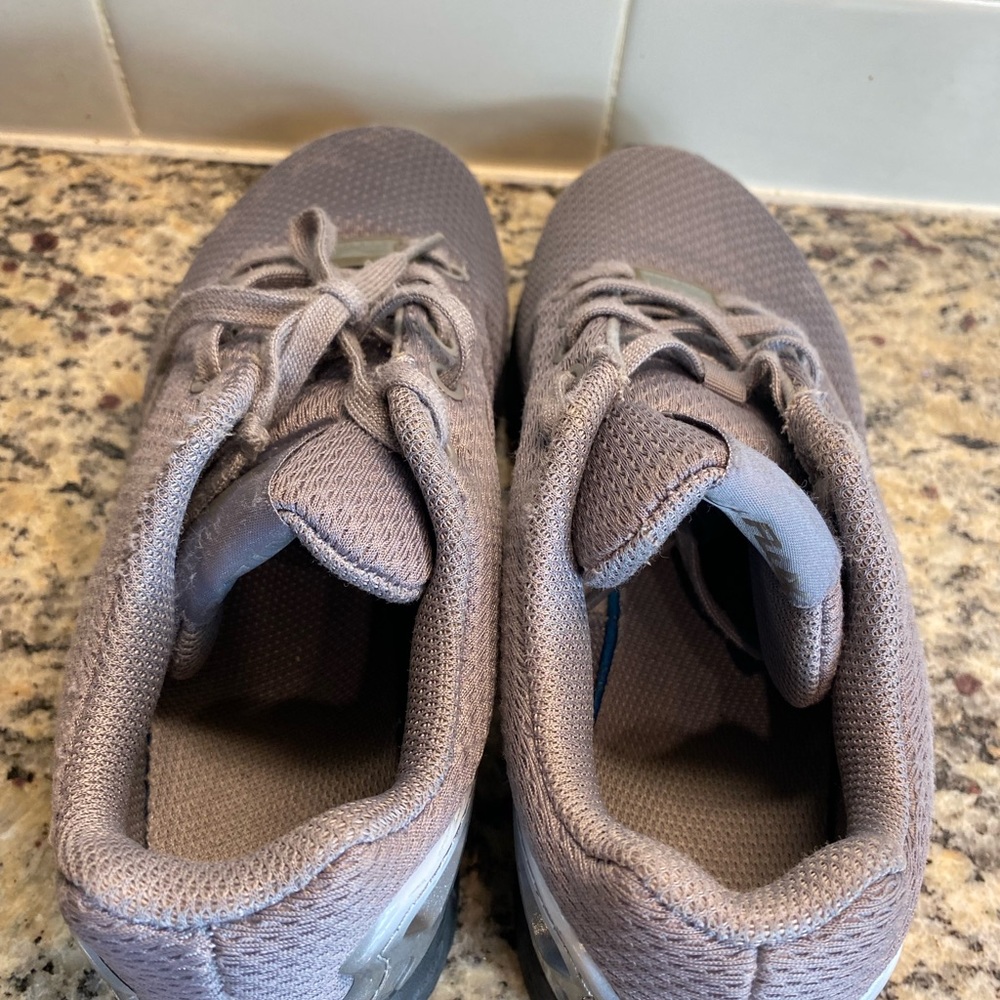- Kids Adidas Size 4 - Picture 5 of 8